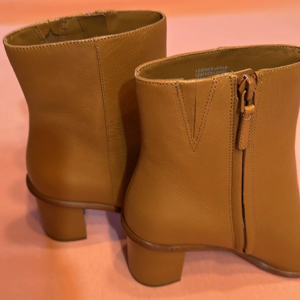 New TORY Burch Leather Boots. Size 7.